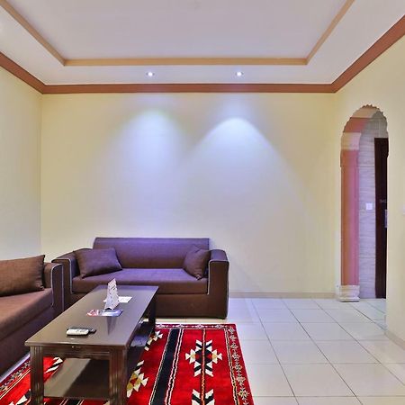 Oyo 273 Star Yanbu Hotel Suites Екстериор снимка
